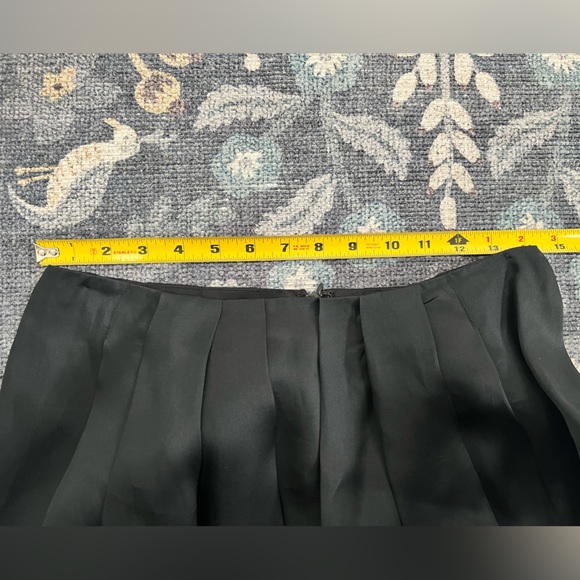 Kay Unger pleated black silk skirt - Picture 5 of 7